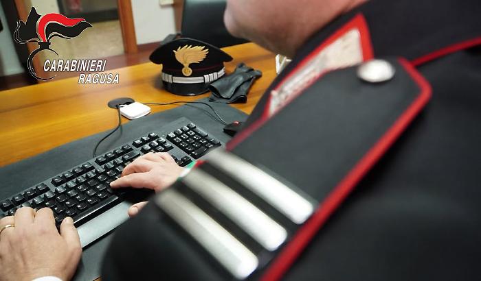 Scicli, evade i domiciliari e danneggia alcuni esercizi commerciali: finisce in carcere