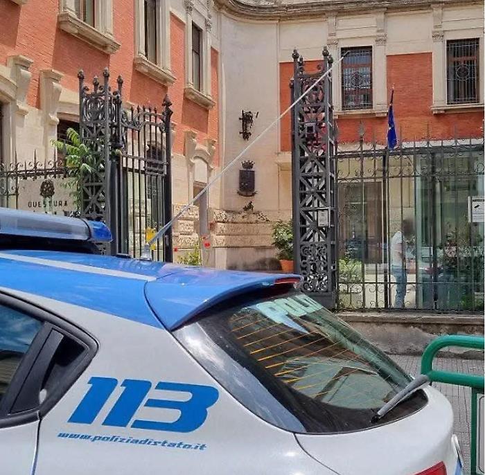  Arrestato per spaccio in piazza Lo Sardo