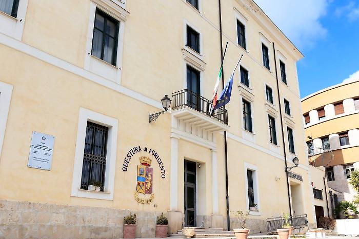 Guerra per le propriet&agrave;: donna minacciata e inseguita in auto, lei si rifugia in questura