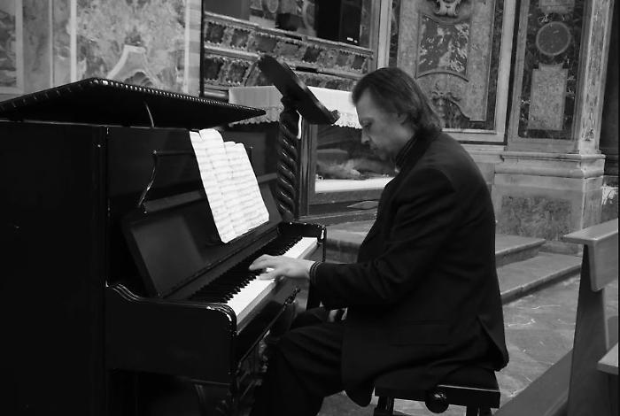 Addio al genio dell'organo stroncato a 63 anni: la chiamata a raccolta per il suo ultimo viaggio