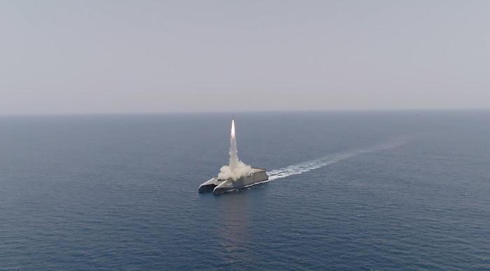 L'Iran riapre lo Stretto di Hormuz, ma nessuno ha il coraggio di sfidare la sorte: la colpa non &egrave; (solo) dei droni