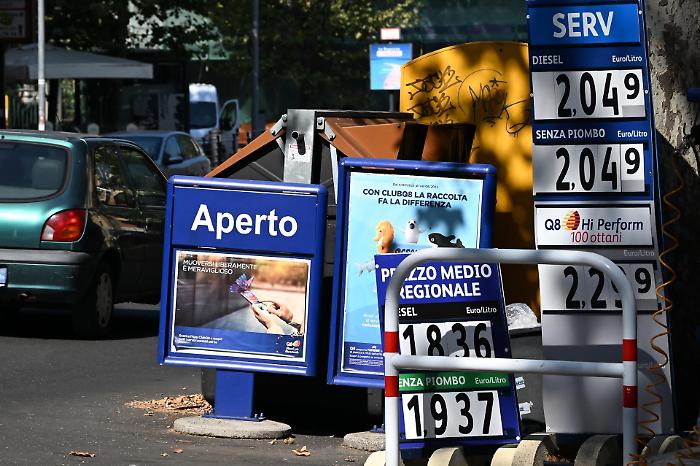 Caro carburanti, le mosse del Governo per disinnescare i prezzi folli di benzina e gasolio