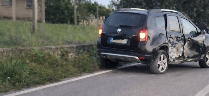 Ennesimo schianto sulla vecchia provinciale Scicli-Sampieri, auto semidistrutta