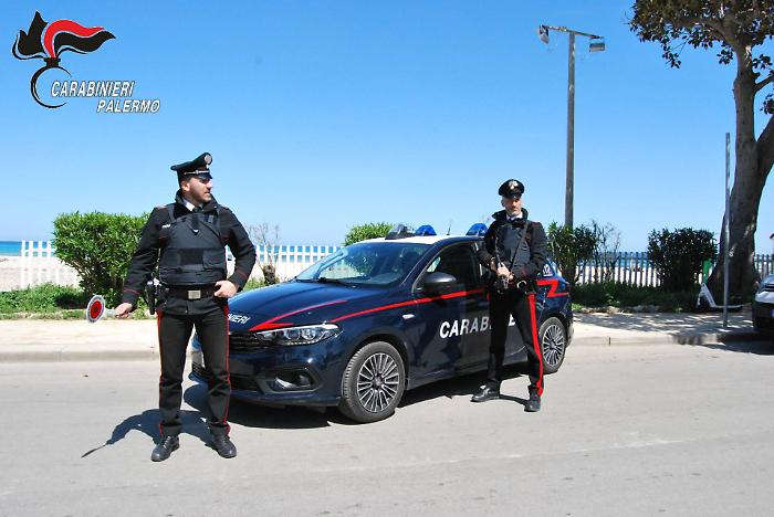 Il furto di abiti e l'allaccio abusivo: contrasto all'illegalit&agrave; a Palermo, arrestati dai Carabinieri un uomo di 34 anni e uno di 72 