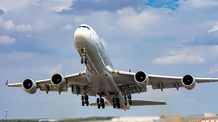 Il prezzo dei voli alle stelle, i bilanci della Compagnie aeree sotto stress