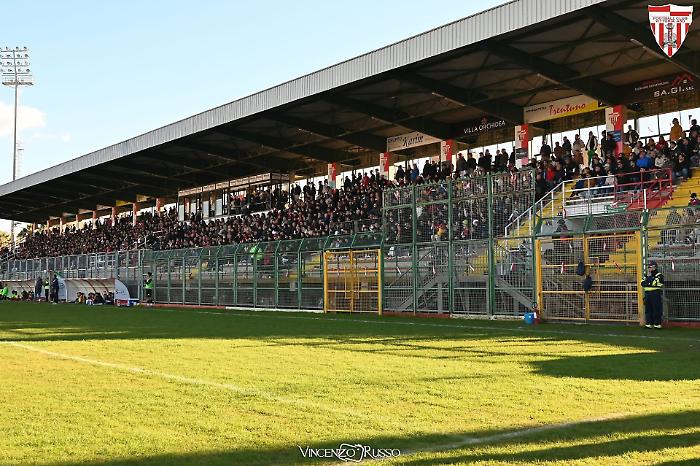 Vittoria calcio, il Gioiosa in campo con 7 uomini e la partita si chiude subito