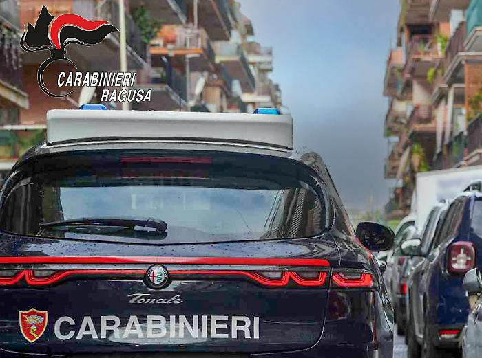 Vittoria, maltrattamenti ai familiari: 35enne albanese finisce in carcere