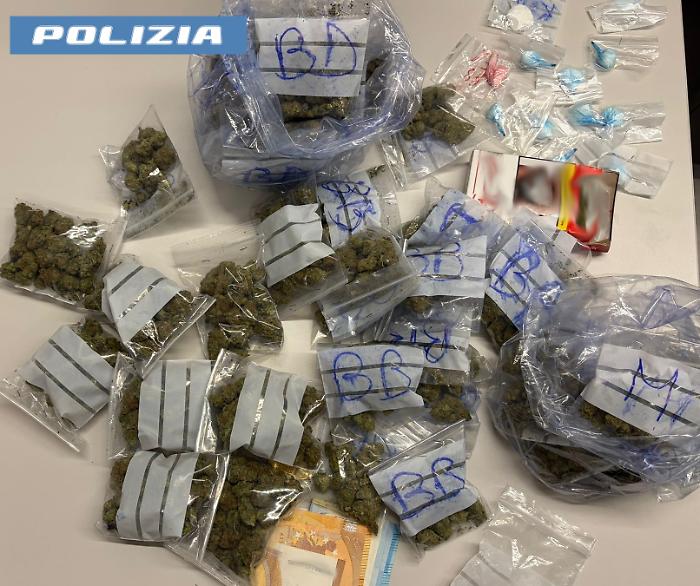 Arrestato alla Stazione Centrale un rider della droga: in auto con marijuana e cocaina