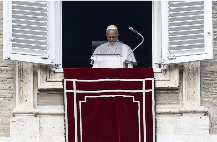 Donne vittime di violenza e l'appello alla pace nell'Angelus del Papa: richiamo alla pari dignit&agrave; delle donne e solidariet&agrave; 