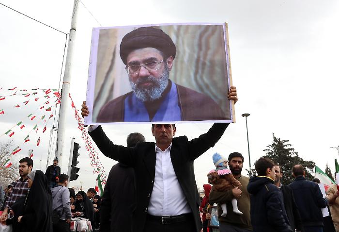 The Assembly of Experts focuses on Mojtaba Khamenei, the regional crisis nears escalation