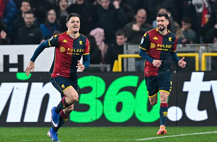 Harakiri Roma, cade a Genova e ora per la Champions &egrave; piena bagarre