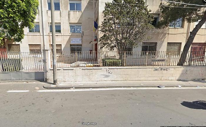 Incendio in capannone abbandonato a Catania: chiuso oggi per precauzione il plesso di via Plaia dell'istituto comprensivo Dusmet Doria