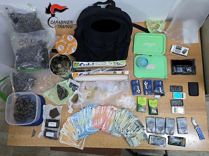 Una notifica amministrativa, la droga e l'intervento delle unit&agrave; cinofili: ecco cosa &egrave; accaduto nel trapanese