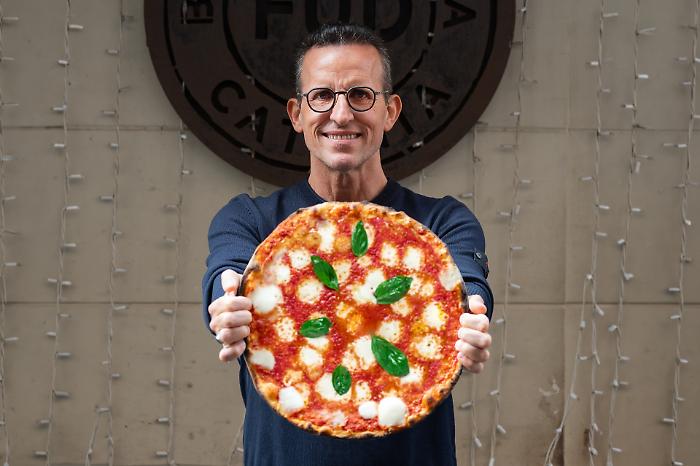 Andrea Graziano "ritorna al futuro" con la sua pizza siciliana super crunch 