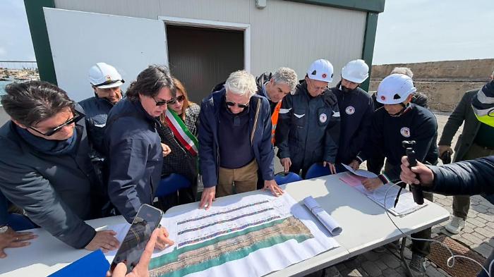 Portopalo rialza la testa: dopo la furia del ciclone Harry, partono i lavori al molo di levante