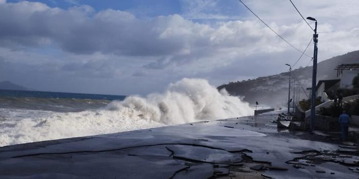 Voragine ad Acquacalda, chiusa via Mazzini, allarme turismo