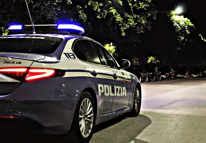 Follia al Comune: assalta gli uffici e tenta di accoltellare il comandante della Polizia Locale