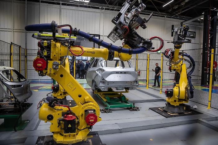 Renault, ecco "futuREady": 36 nuovi modelli entro il 2030 e addio al "tutto elettrico"