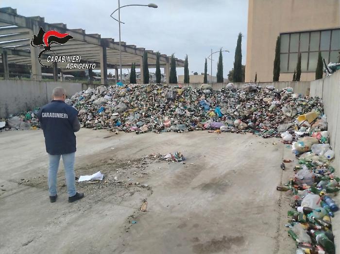 Blitz nell&rsquo;impianto di stoccaggio rifiuti: gestione illecita e norme antincendio violate, denunciato l'amministratore