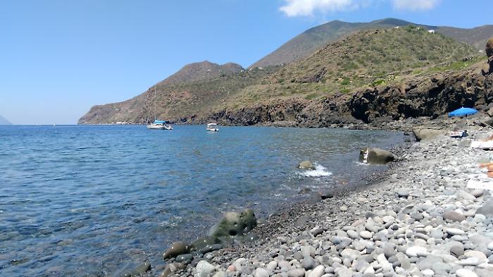 Filicudi insorge: l'impianto di dissalazione imposto senza consultare gli isolani mette a rischio la Posidonia e il sito archeologico