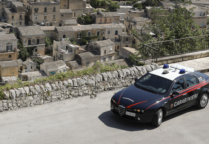 Pozzallo, 33enne etneo ai domiciliari: si era fatto consegnare 1000 euro da una minore con la tecnica del finto carabiniere