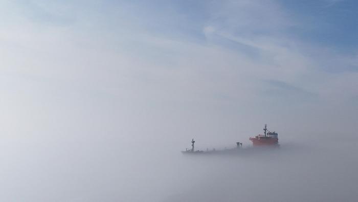 Iraq, colpite due petroliere: morto un marinaio. Nuovi raid israeliani su Teheran