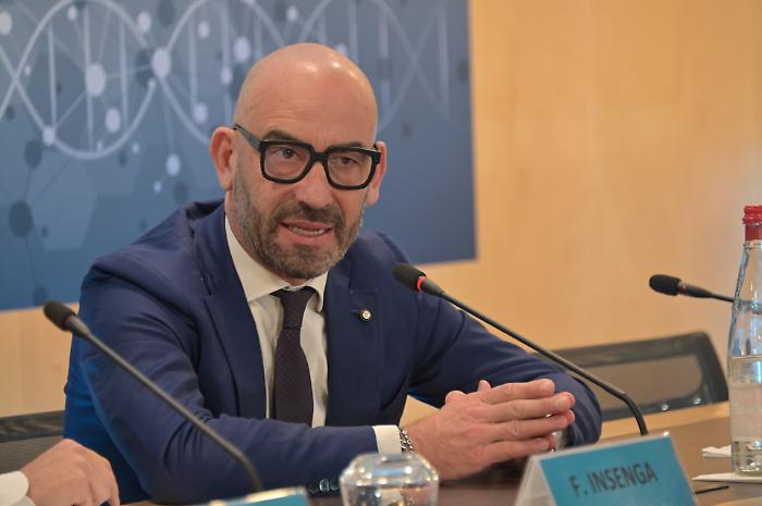 Matteo Bassetti derubato in pieno centro a Milano: &laquo;Citt&agrave; piena di brutta gente&raquo;