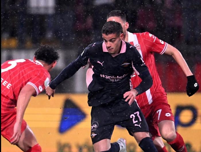 Il Palermo torna sulla Terra, perch&eacute; il tris del Monza allontana la serie A diretta