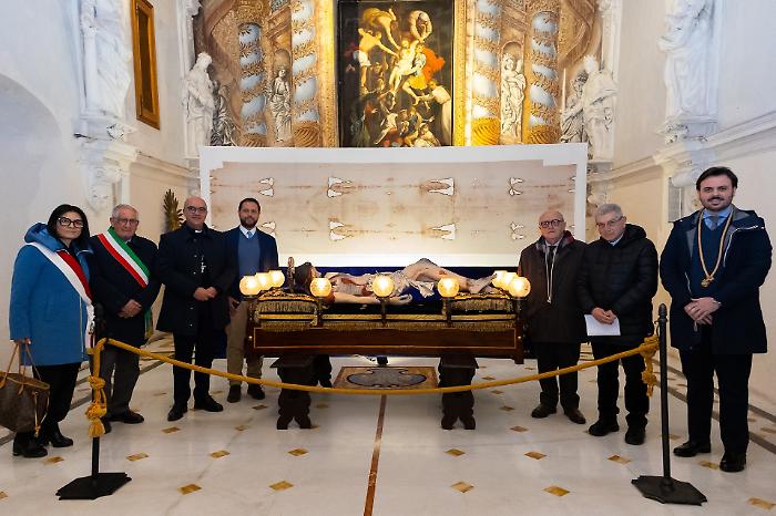Vittoria, inaugurata una mostra sulla Sacra sindone