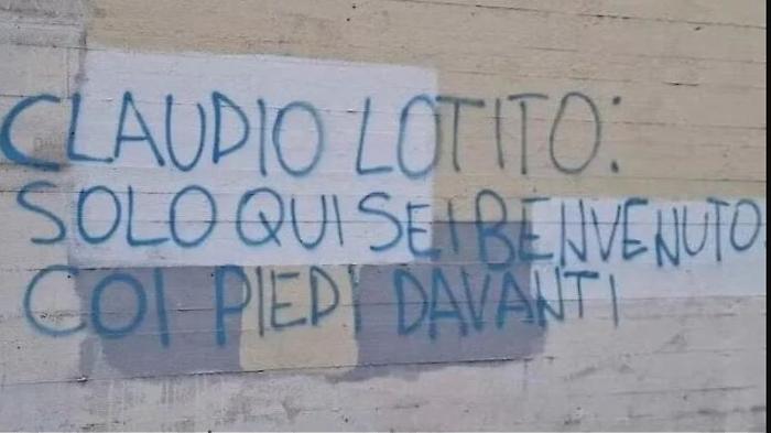 Minacce a Claudio Lotito: scritta intimidatoria sulla parrocchia di San Frumenzio a Montesacro