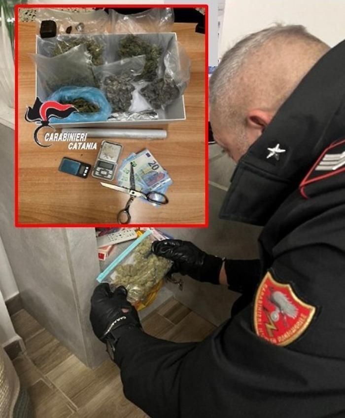 Sorpreso mentre preparava dosi di droga: arrestato  31enne