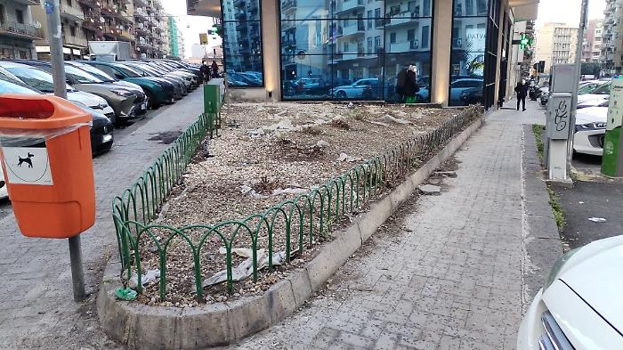 L'aiuola tra via Giacomo Leopardi e via Principe Nicola a Catania