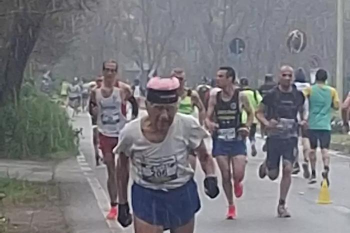 A 85 anni sfida la pioggia e completa i 10 km: l'impresa di Francesco Scarcipino Pattarello al Grand Prix Sicilia