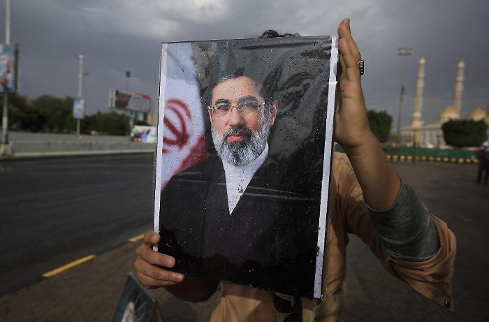 L'Iran sulla salute di Mojtaba Khamenei: &laquo;E' in buona salute e governa pienamente&raquo;. Commissione d'inchiesta sui droni