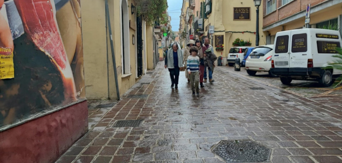 "Famiglia nel bosco", mamma Catherine in lacrime: &laquo;Grazie a tutti ma non possiamo parlare&raquo;