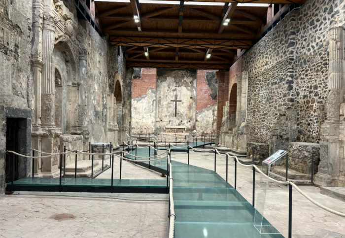 Sotto Misterbianco c'&egrave; una chiesa del 1200 che la lava ha tenuto in vita: Campanarazzu