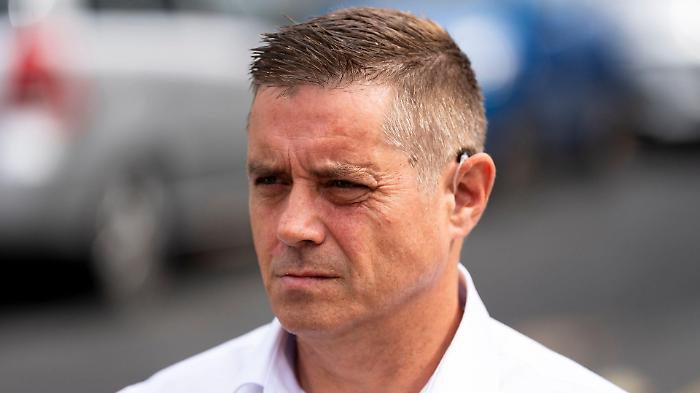 Ex star della tv inglese dal carcere "ordina" una scommessa su un cavallo outsider (che poi vince) e il giorno dopo muore in cella