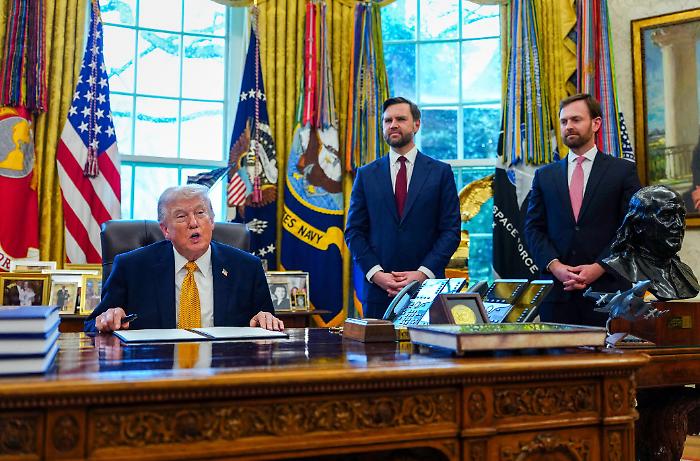 Trump dallo studio ovale: &laquo;Se non avessimo fatto tutto questo avreste avuto una guerra nucleare e poi la terza guerra mondiale&raquo;