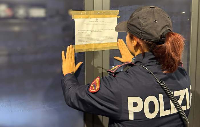 Erano diventate ritrovo di pregiudicati, la polizia sospende due sale scommesse in via Plebiscito e largo Rosolino Pilo 