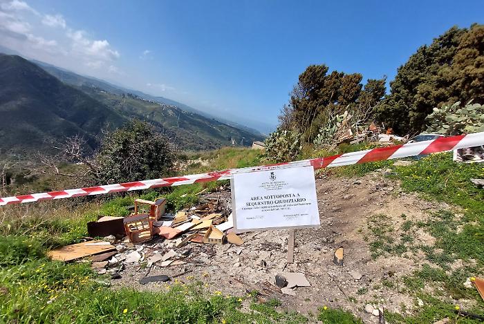 Sigilli a una maxi discarica abusiva: scoperti roghi tossici e rifiuti pericolosi in contrada Castello