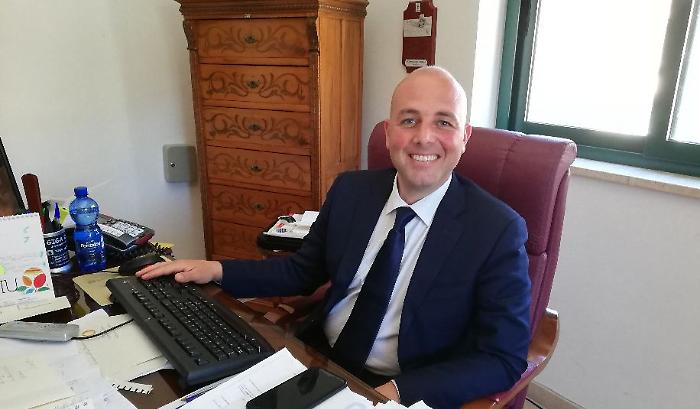 Burgio challenges the regional regulation: the mayor of Serradifalco and son of the regional councilor runs for a third term.