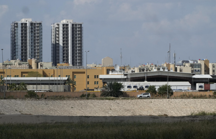 Attaccata con i droni l'ambasciata Usa a Baghdad. Trump: &laquo;Forse ripenseremo alla nostra partecipazione alla Nato&raquo;