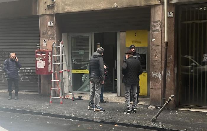 Assalto con esplosivo allo sportello Postamat di via Dottor Consoli: i ladri riescono ad aprirlo, ma &egrave; vuoto