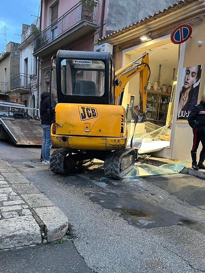 Comiso, il sindaco Schembari: "Chieder&ograve; una immediata audizione al prefetto di Ragusa"