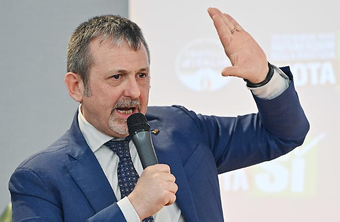 Bufera sul sottosegretario Delmastro (e su FdI): era socio con una famiglia considerata prestanome del clan Senese