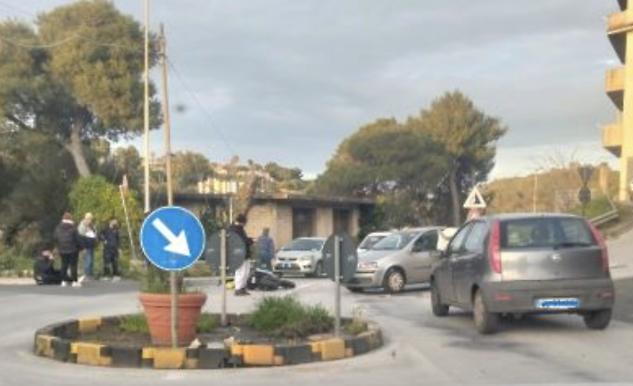 Modica, scontro tra auto e moto: la peggio tocca al centauro