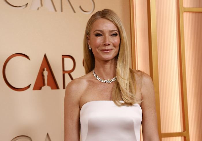 Gwyneth Paltrow mette all&rsquo;asta il suo stile: dai bozzetti dell&rsquo;abito rosa degli Oscar 1999 a 250 lotti del suo guardaroba