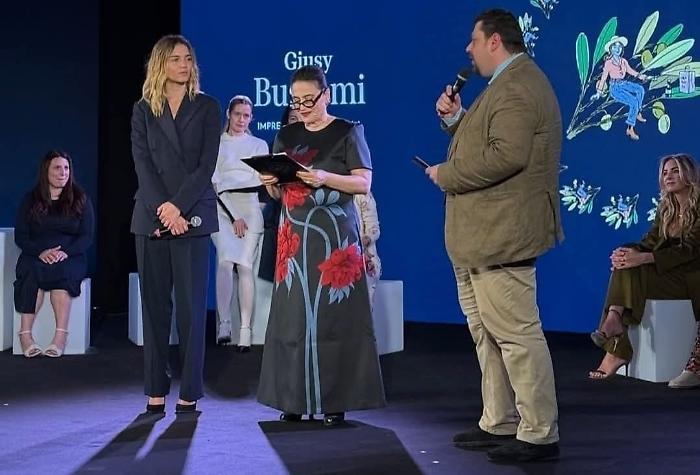 Non solo cinema, l'anima agricola di Giusy Buscemi: &egrave; lei l'ambasciatrice dell'olio di Menfi nel mondo