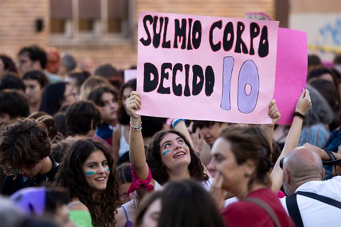 In Sicilia carenza di medici non obiettori e aumento delle interruzioni volontarie di gravidanza tra le minorenni