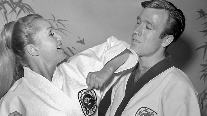 Aveva battuto due infarti, recitava ancora a 86 anni: stavolta non c'&egrave; stato nulla da fare